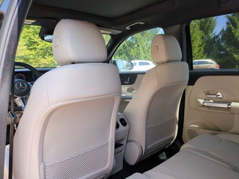 Used 2025 Mercedes-Benz GLB 250 4MATIC image 19