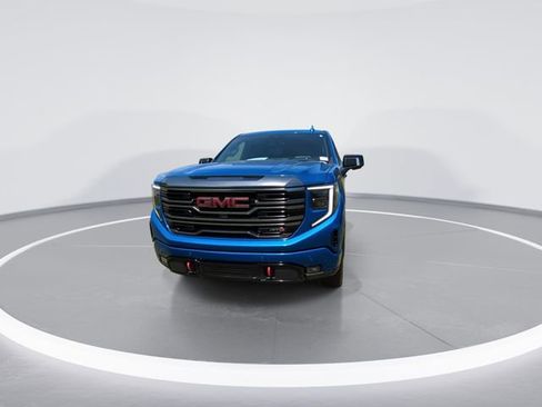 Used 2022 GMC Sierra 1500 AT4 w/ AT4 Premium Package AWD/4WD image 3