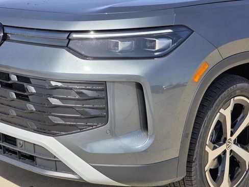 New 2026 Volkswagen Tiguan SE FWD image 6