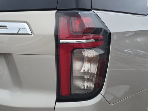 Used 2021 Chevrolet Suburban Premier image 8