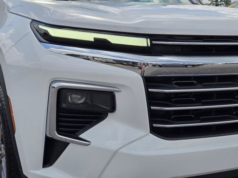 Used 2026 Chevrolet Traverse LT FWD image 3