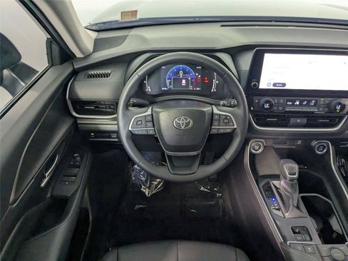Certified 2024 Toyota Grand Highlander FWD image 40