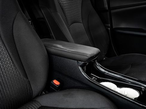 Used 2017 Toyota Prius Three image 20