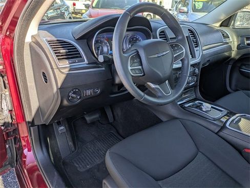 Used 2018 Chrysler 300 Touring w/ Driver Convenience Group image 11