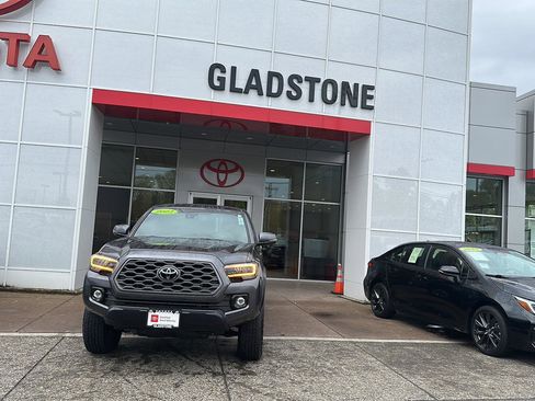 Certified 2023 Toyota Tacoma TRD Off-Road AWD/4WD image 2