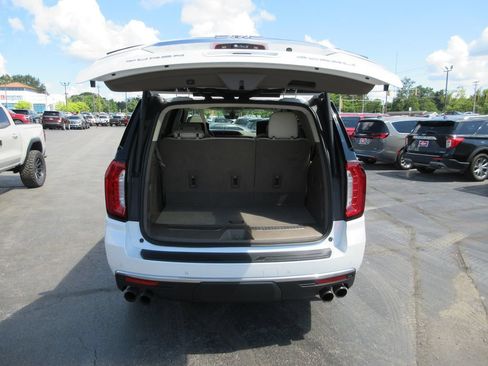 Used 2021 GMC Yukon Denali w/ Denali Ultimate Package AWD/4WD image 8