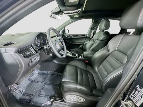 Certified 2026 Porsche Macan AWD/4WD image 5