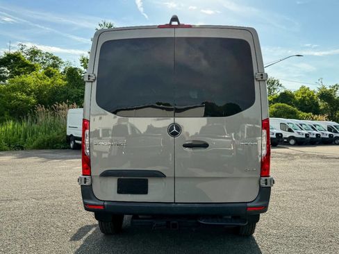 Used 2022 Mercedes-Benz Sprinter 2500 image 4