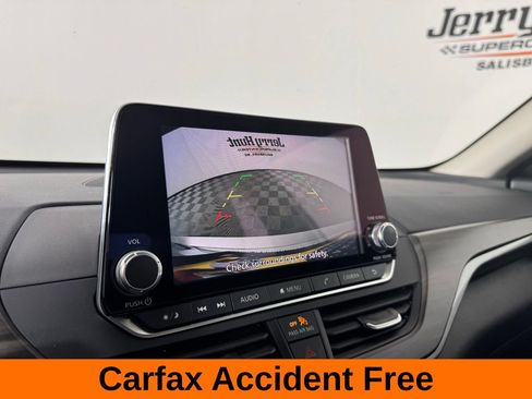 Used 2025 Nissan Altima 2.5 SV FWD image 3