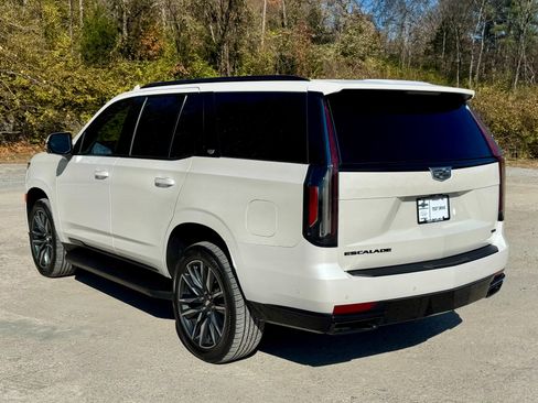 Used 2022 Cadillac Escalade Sport Platinum w/ LPO, ONYX Package image 4