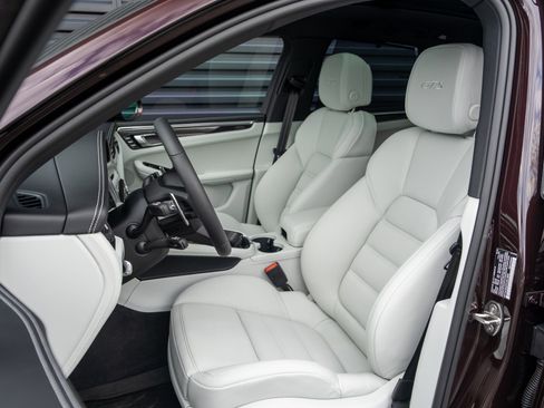 New 2026 Porsche Macan GTS image 5