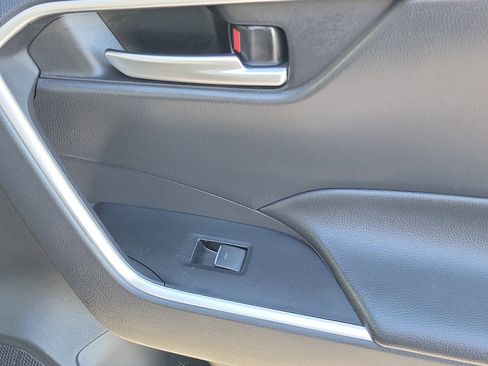 Certified 2025 Toyota RAV4 XLE image 31