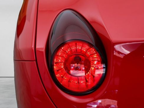 Used 2010 Ferrari California RWD image 20