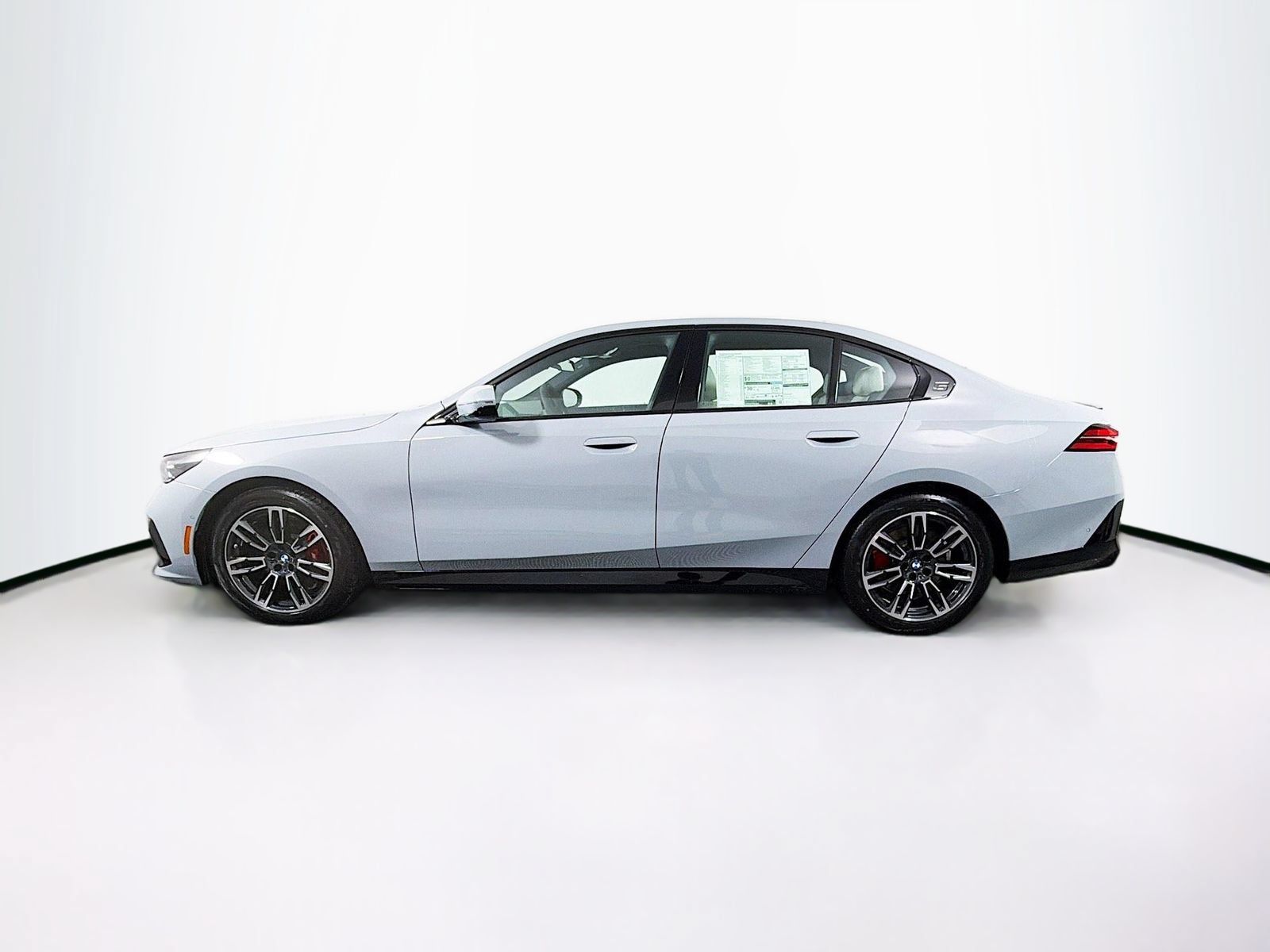 New 2026 BMW 530i xDrive w/ M Sport Package AWD/4WD image 4