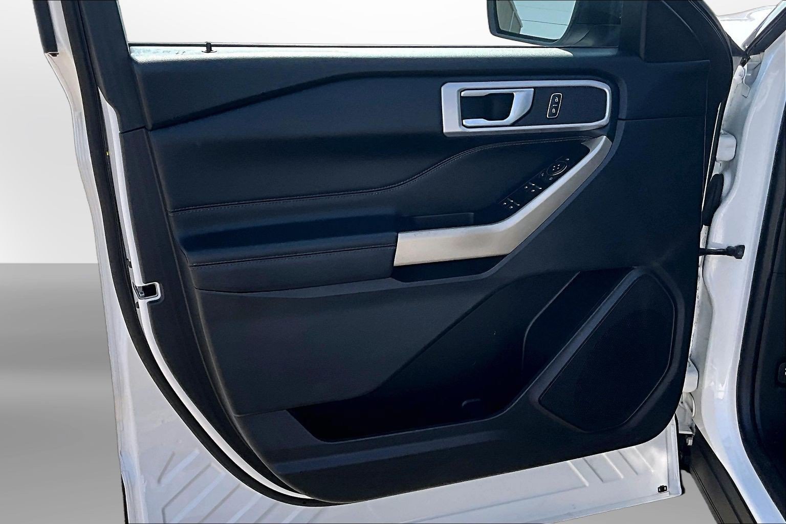 Used 2022 Ford Explorer XLT AWD/4WD image 26
