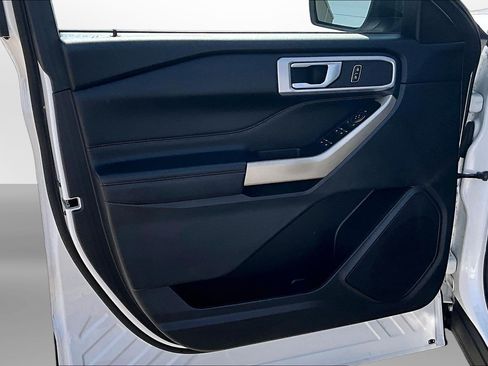 Used 2022 Ford Explorer XLT AWD/4WD image 26