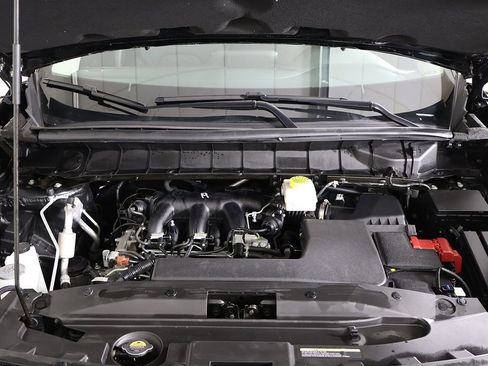 Used 2024 Nissan Pathfinder S image 18