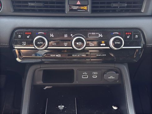 Used 2025 Honda Pilot Elite image 23