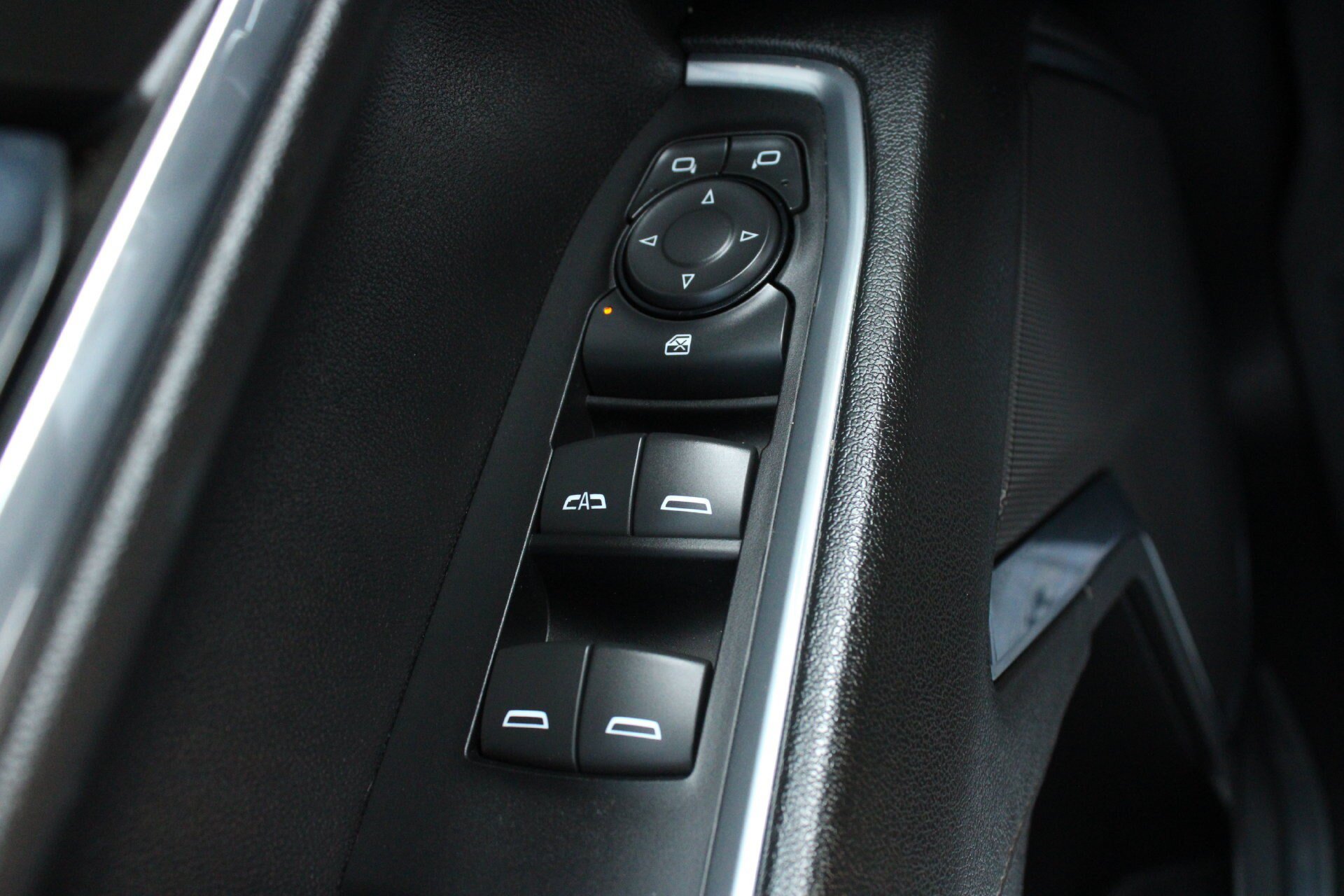 Used 2024 Chevrolet Silverado 1500 LT AWD/4WD image 25