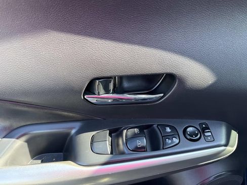 Used 2019 Nissan Kicks SR w/ SR Premium Package image 18