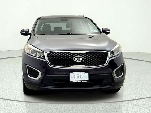 Used 2018 Kia Sorento FWD image 2