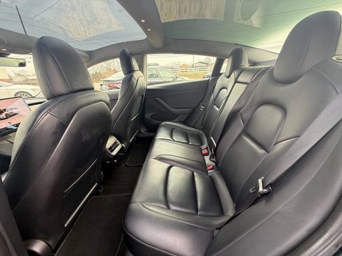 Used 2022 Tesla Model 3 Standard Range image 18