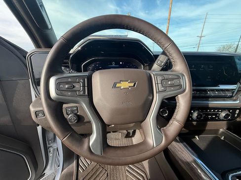 Used 2024 Chevrolet Silverado 2500 LTZ w/ LTZ Premium Package image 16