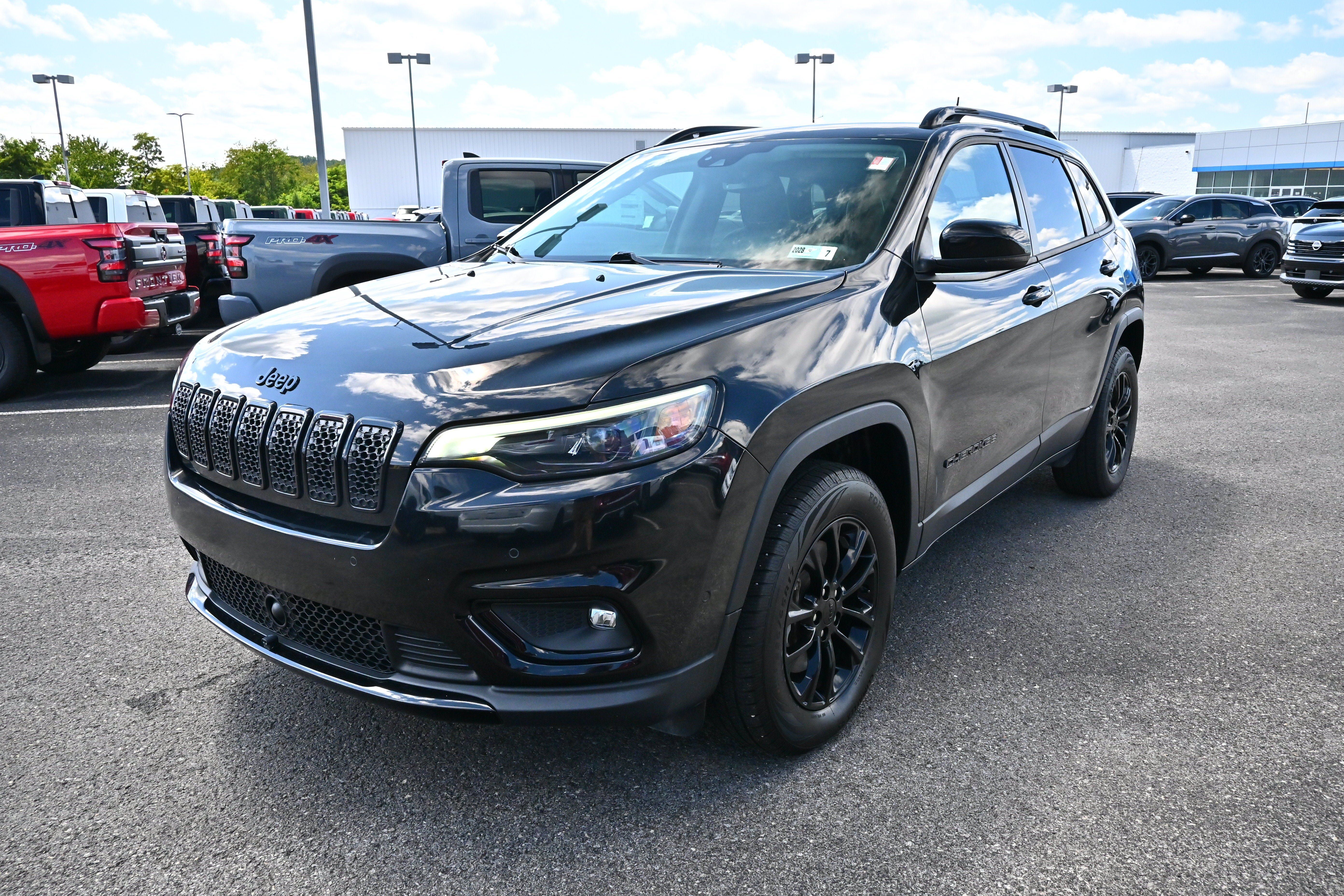 Used 2023 Jeep Cherokee Altitude Lux AWD/4WD image 4