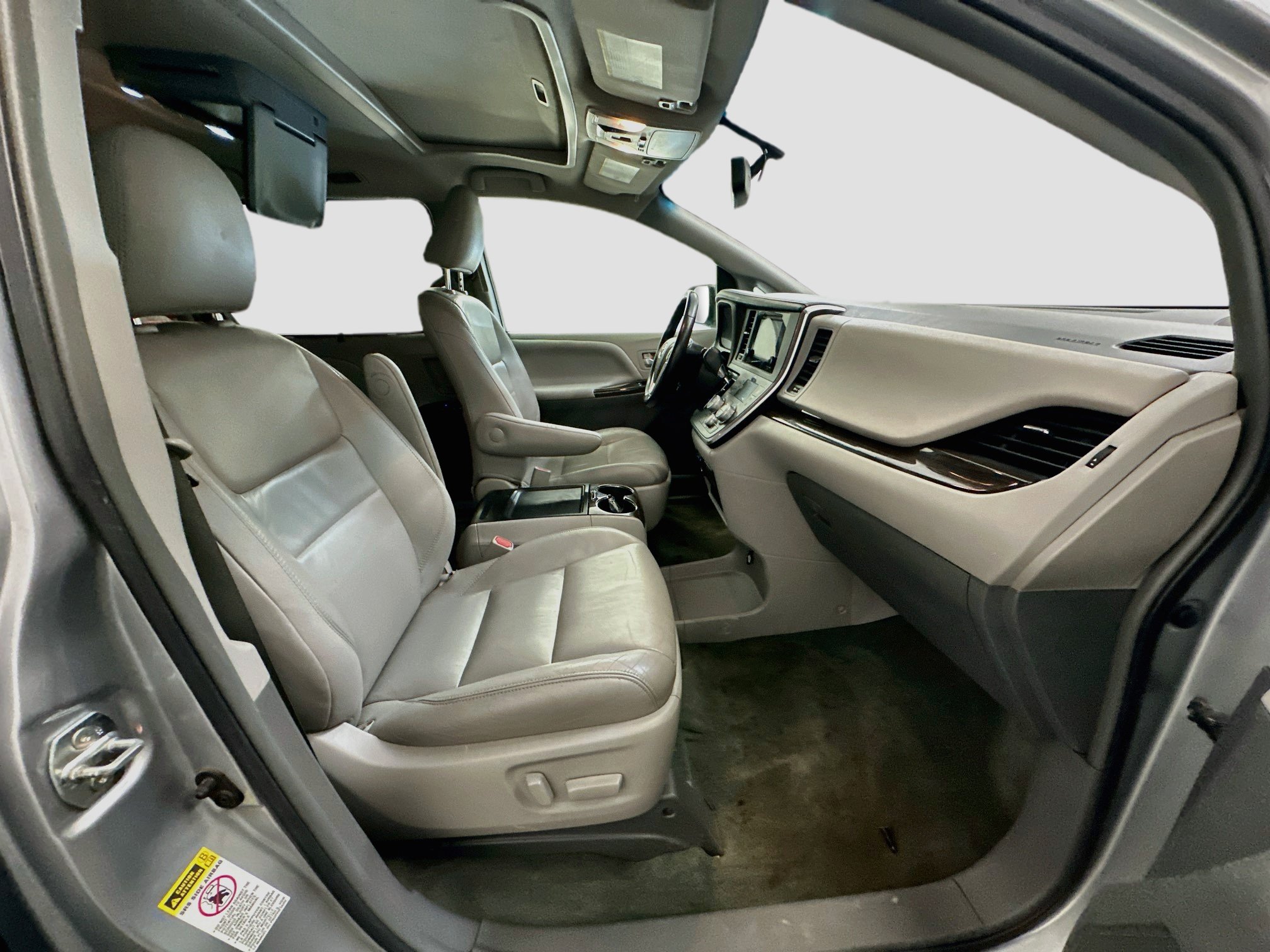 Used 2016 Toyota Sienna XLE w/ XLE Navigation Package FWD image 35
