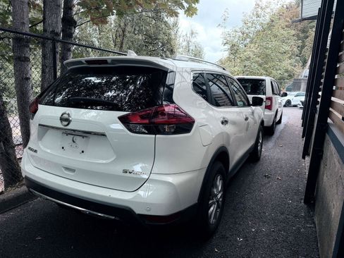 Used 2019 Nissan Rogue SV AWD/4WD image 3
