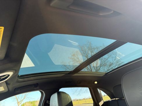 Certified 2025 Porsche Macan image 19