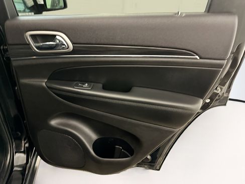 Used 2019 Jeep Grand Cherokee Limited image 33