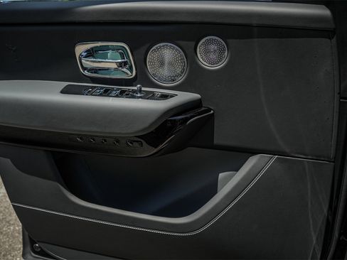 New 2025 Rolls-Royce Cullinan image 33