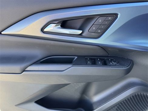 New 2026 Chevrolet Equinox EV LT image 12