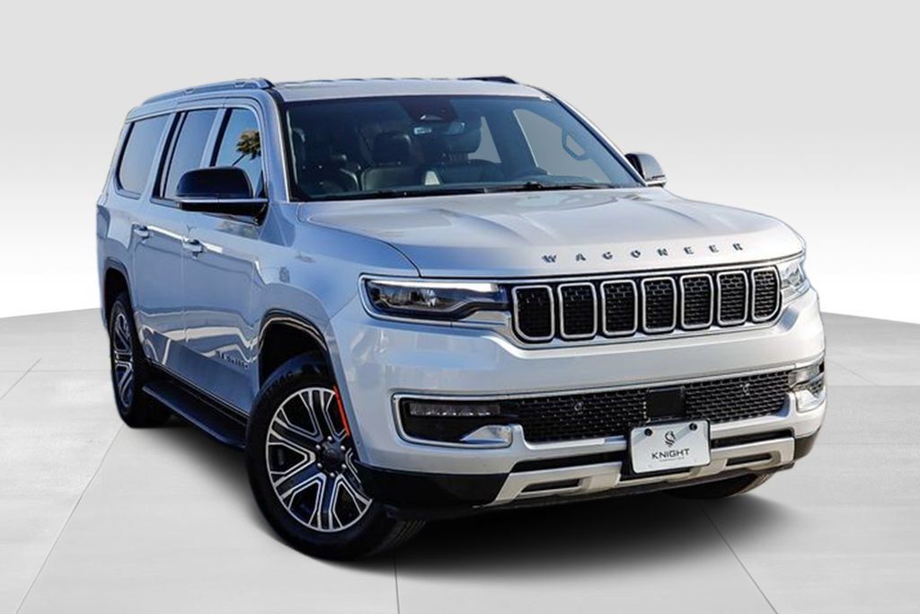 Used 2024 Jeep Wagoneer L Series II w/ Flexible Seating Group AWD/4WD image 2
