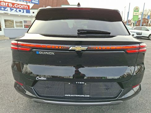 Used 2025 Chevrolet Equinox EV LT w/ Convenience Package image 4