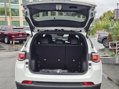 New 2026 Jeep Compass Latitude image 7