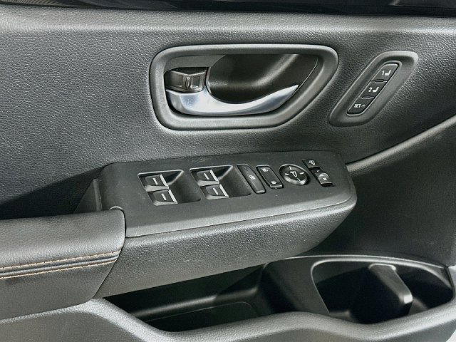 Used 2025 Honda Pilot TrailSport image 10