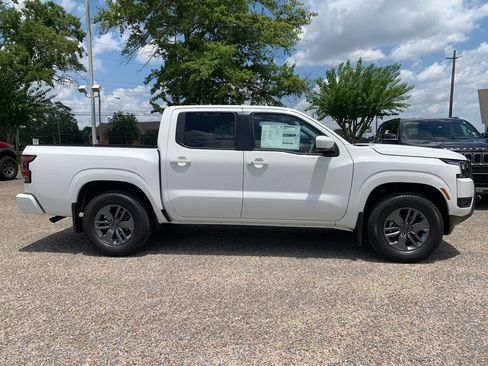 New 2026 Nissan Frontier SV w/ SV Convenience Package RWD image 2