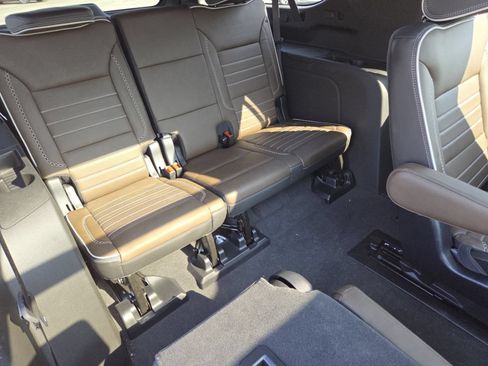 Used 2025 GMC Yukon XL Denali Ultimate AWD/4WD image 29