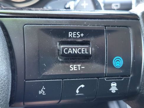 Used 2023 Nissan Rogue SV image 12