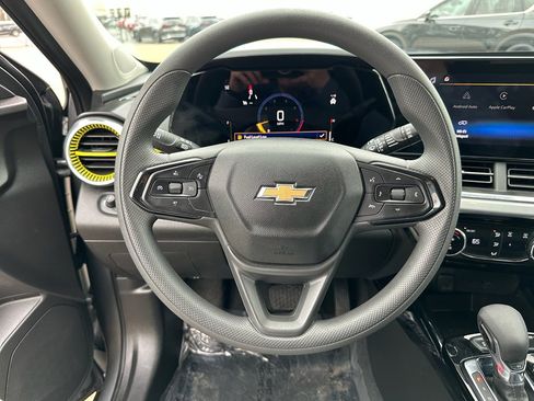 Used 2025 Chevrolet Trax LT image 17