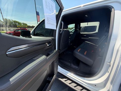 Used 2024 GMC Sierra 1500 AT4 w/ Technology Package AWD/4WD image 9
