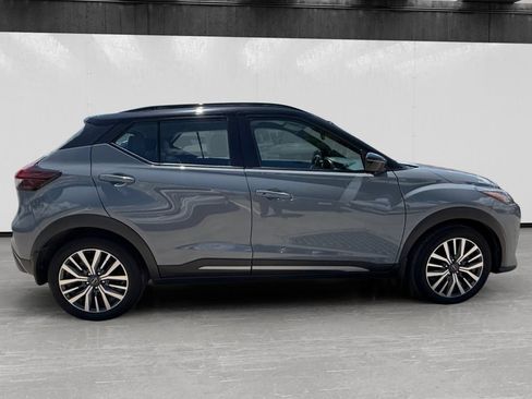Used 2023 Nissan Kicks SR w/ SR Premium Package FWD image 6