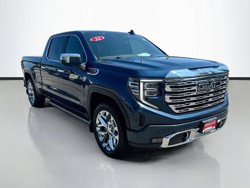 Used 2022 GMC Sierra 1500 Denali w/ Denali Reserve Package AWD/4WD image 3