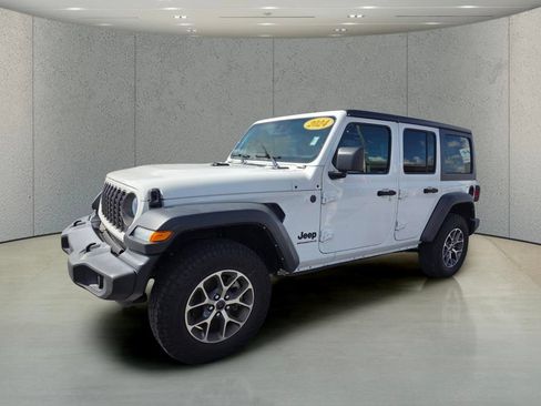 Used 2024 Jeep Wrangler Unlimited Sport AWD/4WD image 9