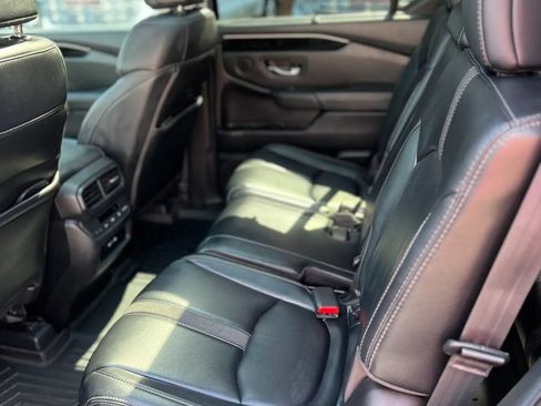 Used 2024 Honda Pilot Touring image 13