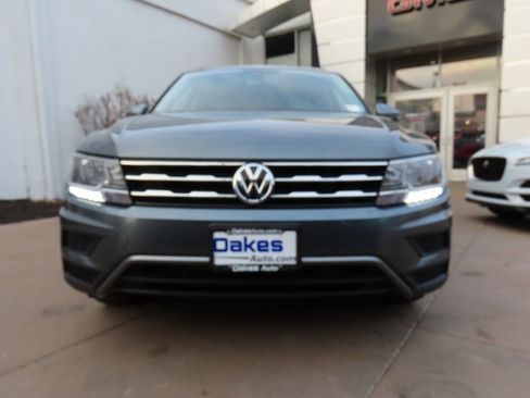 Used 2018 Volkswagen Tiguan S image 2