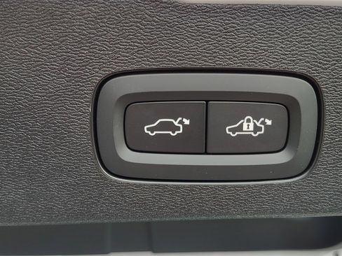 New 2026 Volvo V60 B5 Cross Country Plus w/ Protection Package Premier image 35