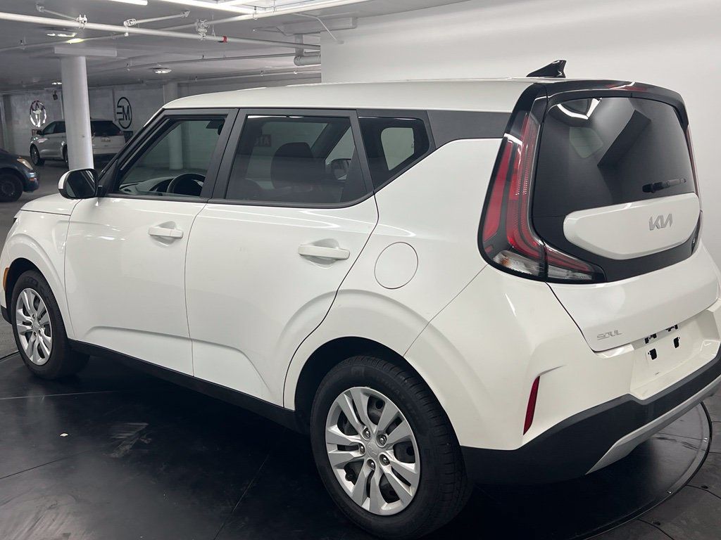 Used 2024 Kia Soul LX FWD image 4